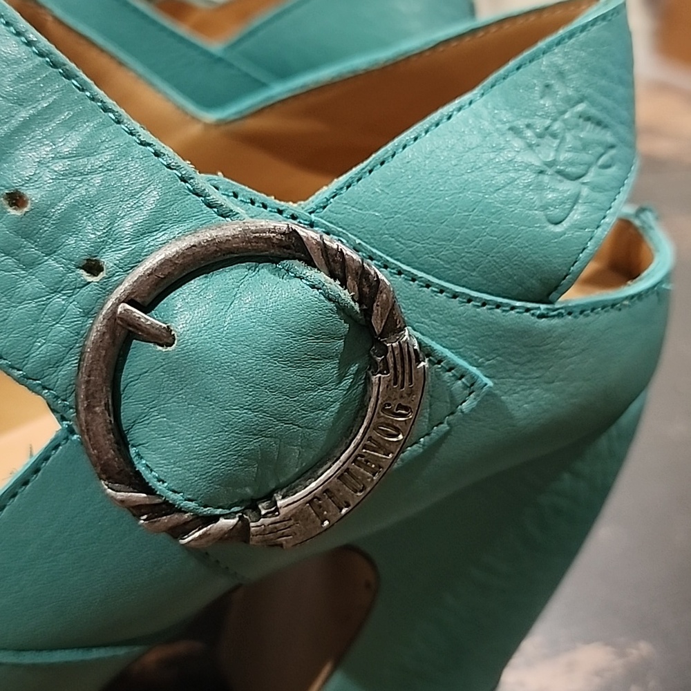 John Fluevog Leather Buckle Stitching Block Heel Pumps Closed Toe 9 - Picture 2 of 7